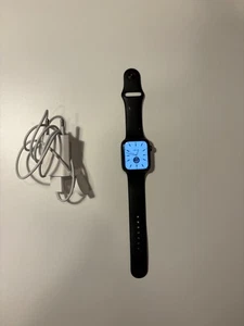 Apple Watch Series 6 44mm Boîtier en Aluminium Gris Sidéral avec Bracelet Sport Noir -... - Photo 1 sur 4