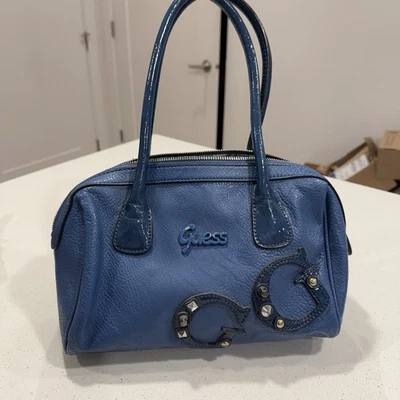 Bolso de hombro de colección Y2K Guess Katey Satchel azul con logotipo de joyas Foto 1 de 4