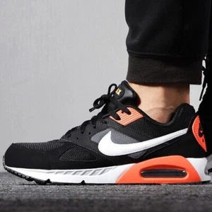 Nike Air Max IVO Uomo Taglia 10 Rosso Nero Bianco Rare 580518 016 Nuove - Foto 1 di 9