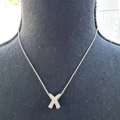Delicado Collar Flotante Circonita cúbica X Colgante Tono Plateado Corto 16" Cadena Distintiva NUEVO Foto 1 de 4