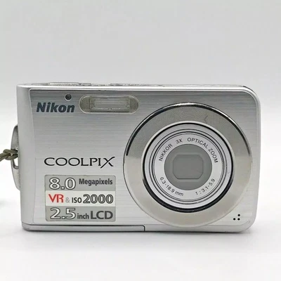 Nikon COOLPIX S210 Silber/Rot 8,0 MP 3x optischer CCD Vintage Digitalkamera  - Bild 1 von 4
