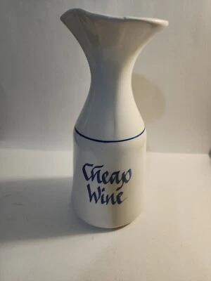 Jarra de cerámica azul sobre blanca barata para granja de vinos Foto 1 de 4