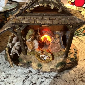 Fontanini 5" Centennial Collection Lighted Fireplace Village Stable Nativity - Bild 1 von 16