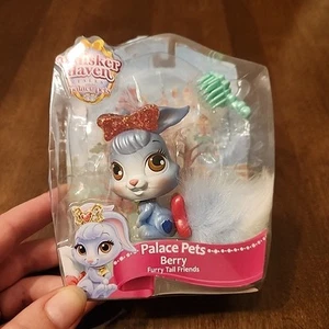 Figura de conejito Whisker Haven Tales Palace Pets Berry Furry Tail Friends Jakks 2017 - Imagen 1 de 7