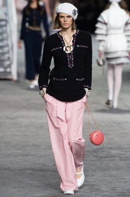 Suéter túnica Chanel 19C La Paula Cruise negro tricolor tejido 36 XS US 2 0 Foto 1 de 4