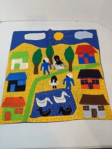 Bloque de edredón vintage hecho a mano con apliques de arte popular escena de pueblo sudamericano - Imagen 1 de 12