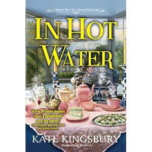 In heißem Wasser: A Misty Bay Tea Room Mystery von Kate King - Hardcover NEU Kate Kin
