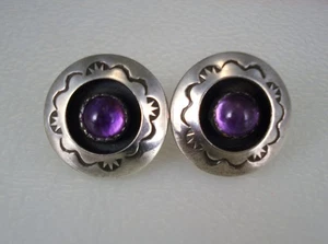 VINTAGE Wilton Carviso (d.2008) NAVAJO STERLING SILVER & AMETHYST EARRINGS - Picture 1 of 4