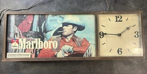 Marlboro Mann beleuchtete Uhr Schild Cowboy Country Philip Morris 26x10 in Vintage *lesen* - Bild 1 von 2