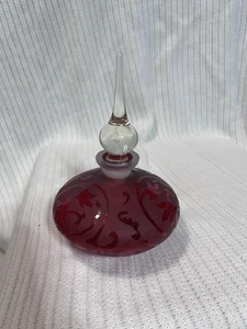 Vintage Frosted Glass Perfume Bottle Burgundy Etched with Clear Glass Stopper - Bild 1 von 8