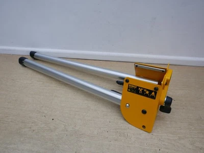 DEWALT DE7033 BRACKET WITH LEVER LOCK + LEGS & LOCKING LEVERS ASSEMBLY - Image 1 of 4