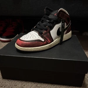 Size 5Y - Air Jordan 1 SE Mid Wear-Away (With Box) - Picture 1 of 9