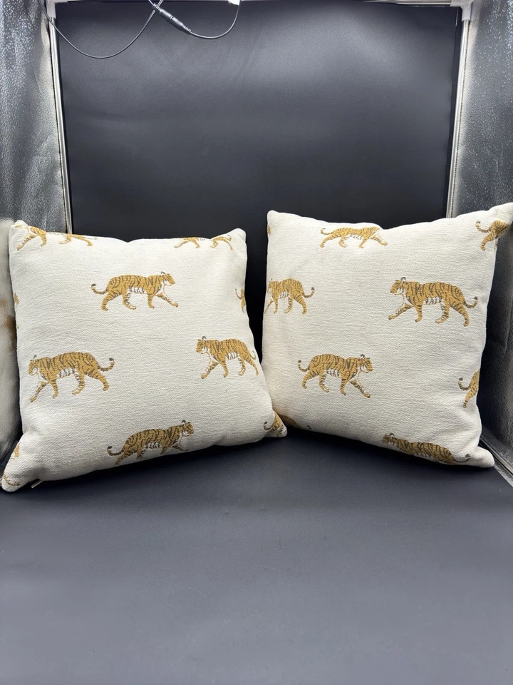 Par de almohadas Cynthia Rowley Tiger blancas 19x19 Foto 1 de 4