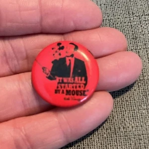 “It Was All Started By A Mouse” Walt Disney Pinback Button Red 1” Pin - Picture 1 of 4