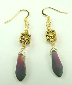 Aubergine Czech Danger Ohrringe & goldfarbene Blumen Handarbeit schicker Schmuck - Bild 1 von 1