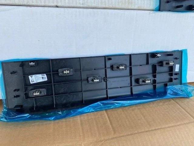 CUBIERTA PLACA BIENVENIDA PUERTA DELANTERA IZQUIERDA TESLA MODELO X 2016-2020 1053189-00-F OEM NUEVO Foto 1 de 1