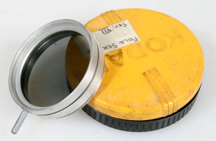 SERIES 7 POLARIZING FILTER IN CASE - Image 1 of 1