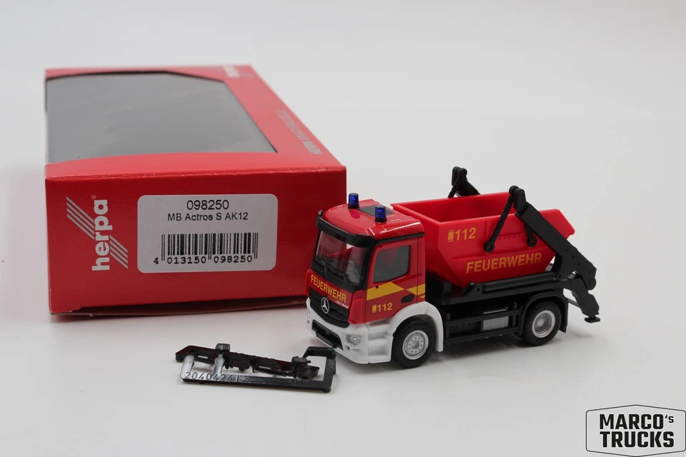 Herpa Mercedes-Benz Actros S skip loader AK12 "Feuerwehr" No. 098250 1:87 /HN351 - Image 1 of 1