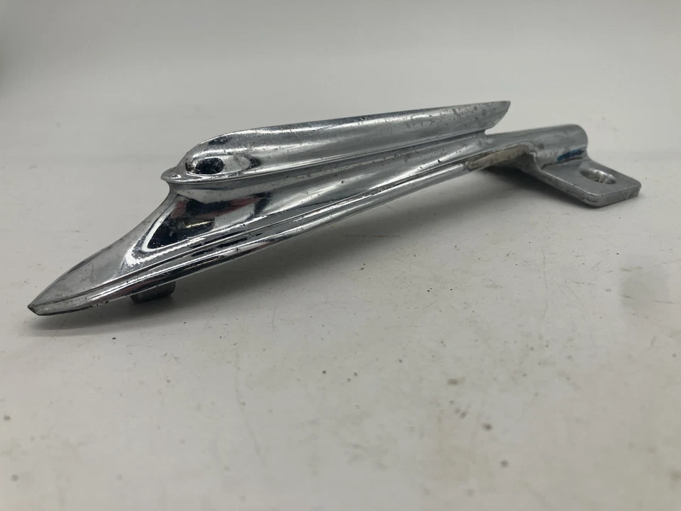 Chevrolet Master Deluxe 35 adorno de capó estándar usado Foto 1 de 4