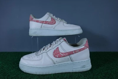 Tênis Nike Air Force 1 baixo feminino tamanho 9 branco rosa paisley Swoosh FJ0148-664 - Imagem 1 de 4