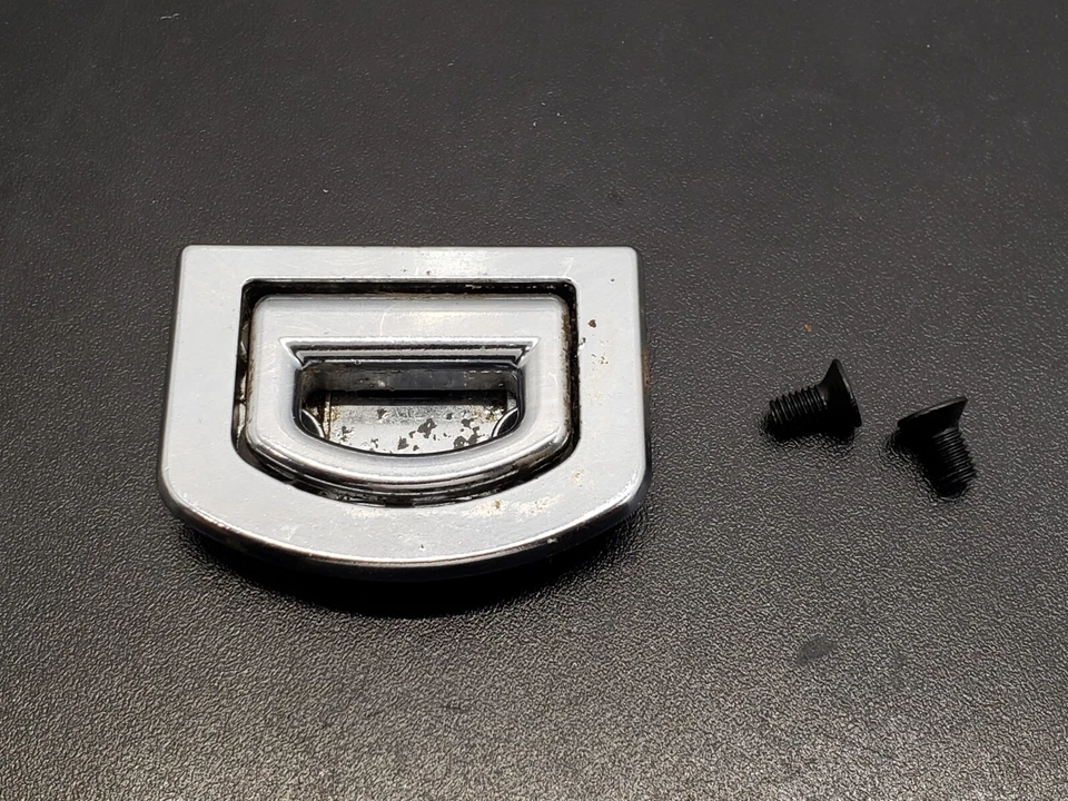 Anclaje de gancho de amarre OEM 1J0864203D para Audi A4 Quattro 1998-2008 Foto 1 de 3