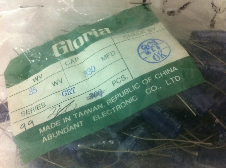 GRT-35V-330uF-20% - Gloria - 99 piezas - Condensadores electrolíticos radiales 330uF 35V Foto 1 de 1