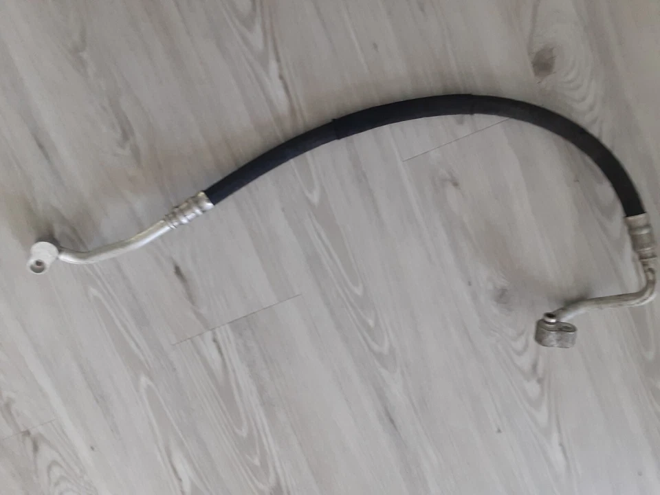 Tubo de manguera condensador aire acondicionado Volkswagen Tiguan 2009-2017 5N0 820 741 OEM* Foto 1 de 4