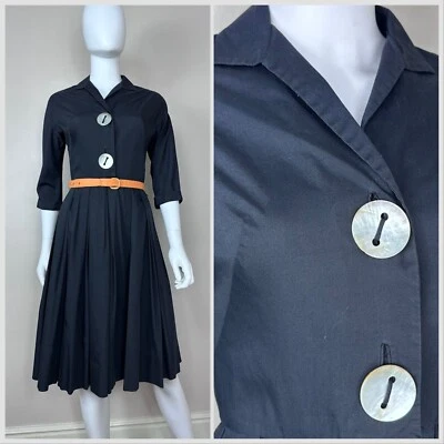 Vestido Camisa Vintage Años 50 Negro Ajuste y Acampanado, Botones Gigantes Años 50 L’Aiglon Foto 1 de 4