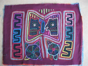 Kuna Native Hand-Stitch Panama Mola E996L Growers Fuss over Bloom Sizes  - Picture 1 of 3