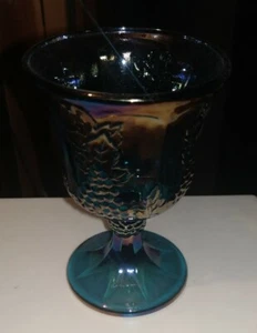 Cáliz de vidrio azul de carnaval de colección Harvest uvas y hojas iridiscentes de la India - Imagen 1 de 3