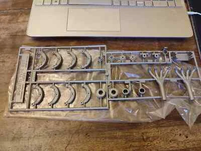 DG POCHER BUGATTI 50T RIVAROSSI 1/8 RICAMBIO NUOVO E ORIGINALE COD 76703 - Immagine 1 di 3