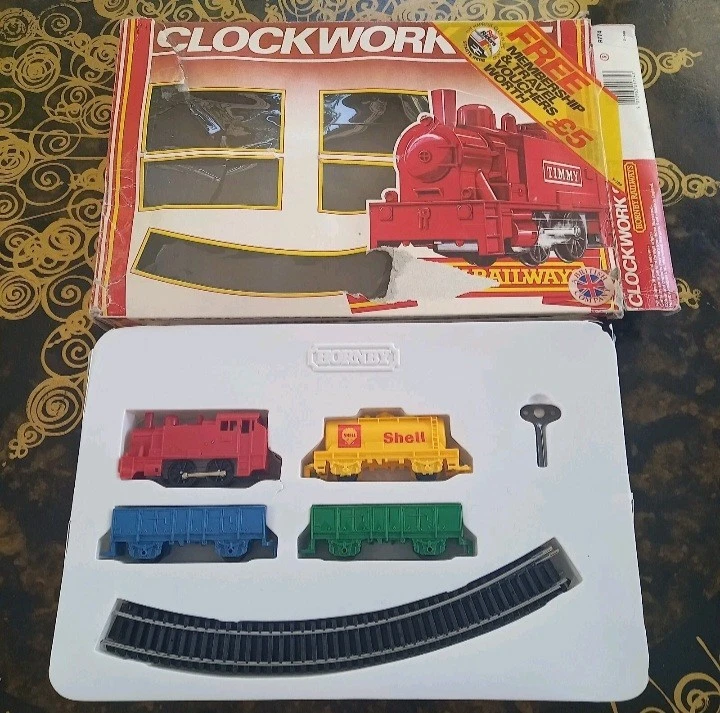 Vintage Hornby Junior Model Railway Clockwork Set Boxed Shell Tanker & Trailers - Image 1 of 4