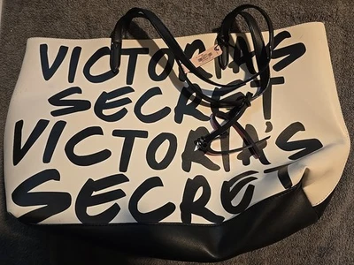 Сумка с короткими ручками Victorias Secret Weekender черная и белая с косметичкой  - Изображение 1 из 4