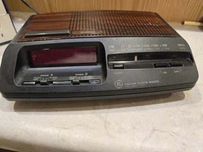 Rádio despertador digital GE modelo 7-4621A vintage década de 1980 testado/funciona - Imagem 1 de 4