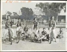 1960 Press Photo Actor Robert Rockwell & Family Cycling in Pacific Palisades