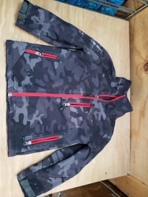 Snozu Boys Softshell Jacket Black/Gray Camo Red zipper Size 5/6 years - Image 1 of 4