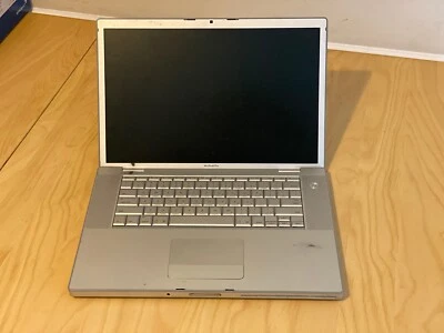 MacBook Pro 15-Inch "Core 2 Duo" 2.33 - Image 1 of 4