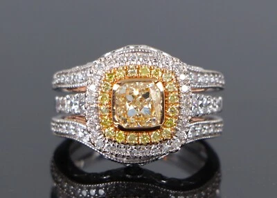 Anillo de compromiso milgrain halo de diamantes cojín redondo amarillo oro blanco de 18 k $9,250 Foto 1 de 4