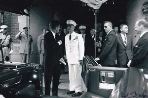 Ed Tucker Signed Autographed 4x6 Photo JFK Assassination Secret Service Detail - Picture 1 of 2