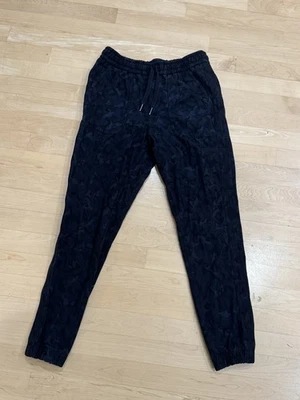 Pantalones deportivos Athleta estampados Farallón azul marino camuflados para mujer talla 2 ropa deportiva  Foto 1 de 4