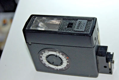 Vintage Prinz 770C Flash Unit with Shoe Mount for 35mm/Film/Digital Cameras - Image 1 of 3