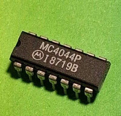 1x  MC4044P MOTOROLA PHASE/FREQUENCY DETECTOR 14 Pin DIP - Image 1 of 2