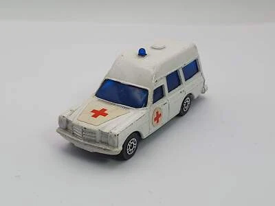 Mercedes 2200 Binz Ambulance Corgi Juniors 1/66 - Immagine 1 di 4