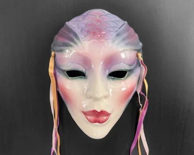 Máscara de Mardi Gras Clay Art San Francisco SF EE. UU. Púrpura Rosa Sirena Pez Escala Foto 1 de 4