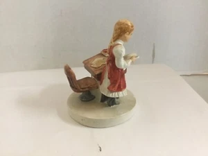 Sebastian Miniatur Schulmädchen liest am Schreibtisch Baston 1981 7131/10.000 - Bild 1 von 4