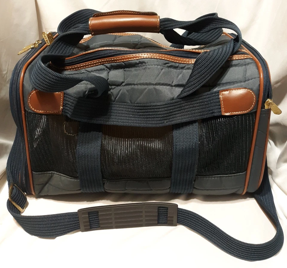 Transportador de mascotas de viaje aprobado por Sherpa Airline azul marino malla media laterales perro gato Foto 1 de 4