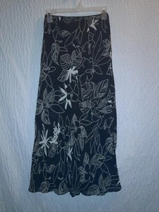 Black & White Reversible Skirt - Lola P. Brand- Size S - Floral / Spiral Design - Picture 1 of 3