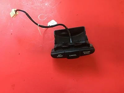 KIA SEPHIA 1998-2001 JUEGO DE INTERRUPTORES DE CRUCERO REANUDAR VOLANTE MONTADO USADO FABRICANTE ORIGINAL!  Foto 1 de 2