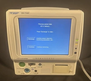 Monitor de signos vitales Fukuda Denshi Dynascope DS-7100 - Imagen 1 de 6