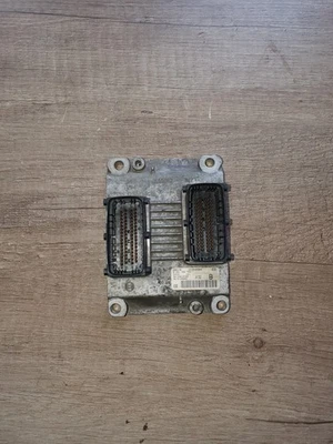 Centralina motore Alfa Romeo 147 1.6 16V centralina ECU 0261206714 - Immagine 1 di 4